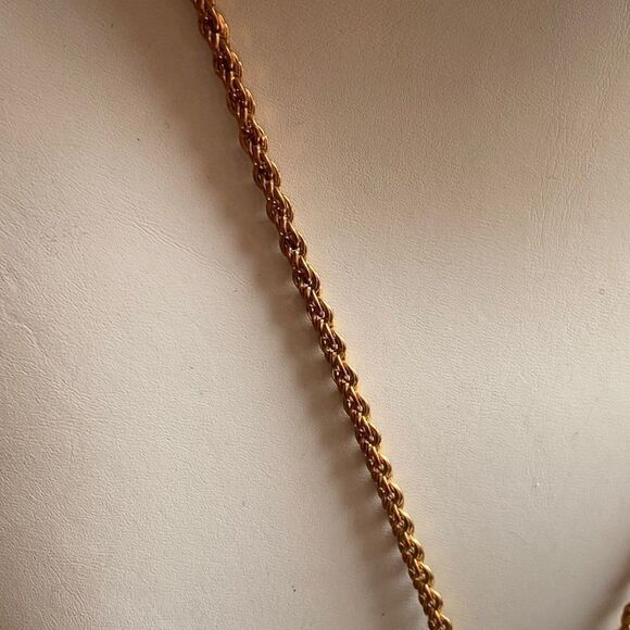 HELENA RUBINSTEIN Capricorn “The Goat” Lucite Zodiac Necklace - Picture 7 of 9